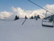 View of the conveyor belt from the Ecole four-seater chairlift