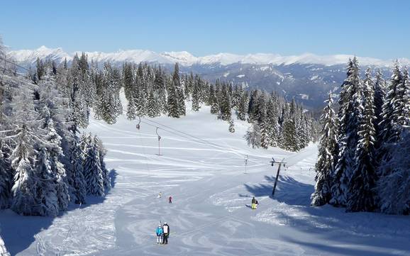 Skiing near Neumarkt in der Steiermark