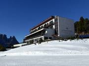 Hotel Alpina Dolomites directly on the slope