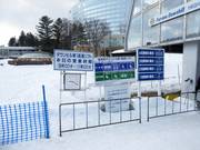 Information at the entrance to the four-seater chairlift
