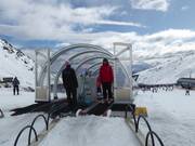 There is always someone available to help at the conveyor belt.