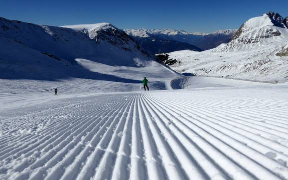 Skiing near Dorf Tirol (Tirolo)