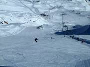 At the Maurergletscher lift, the descent is sporty and steep.