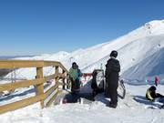 Staff is always present at the conveyor belt as well.