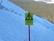 Sign warning of a difficult slope