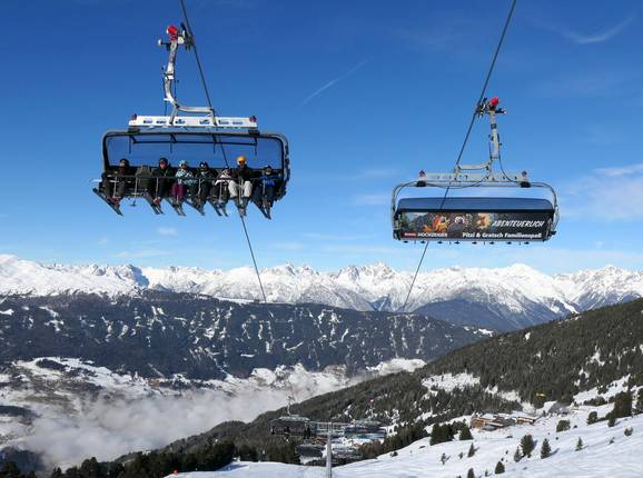 Hochzeiger 2.5 Bahn - 8pers. High speed chairlift (detachable) with bubble and seat heating