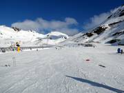 Gentle practice slopes with conveyor belts