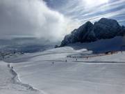 Wide glacier slopes make carving dreams come true!