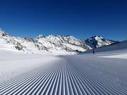 Very well-groomed slopes at the Stubai Glacier