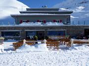 Gäda Bar and sun terrace at Jochpass