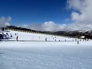 Conveyor belts and practice slope at the Halley's Comet mountain station