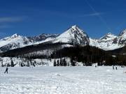 View of the Štrbské Pleso ski area from Tschirmer See