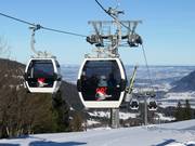 Ossi-Reichert-Bahn II - 8pers. Gondola lift (monocable circulating ropeway)