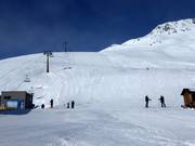 Slopes to the valley station of the six-seater chairlift Wildes Mannle