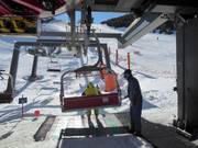 At the chairlifts, staff are present and assist with boarding.