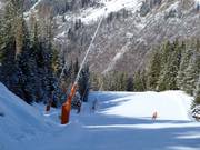 Snowmaking with lances on the valley run