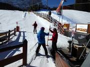 At the platter lift, the bar is handed to you.