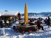 Après-ski umbrella bar at the Hochbichlhütte