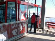 Cleaning of the gondola after the ride