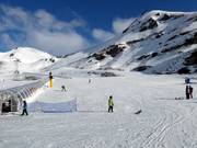 Gentle practice slopes with conveyor belts