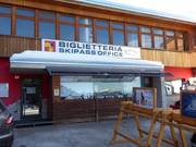 Well-maintained ticket area in Vason