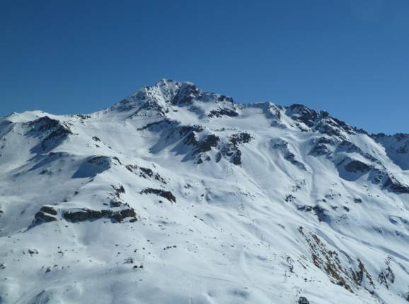 View of the Bellecôte at 3417 m and the glacier slopes