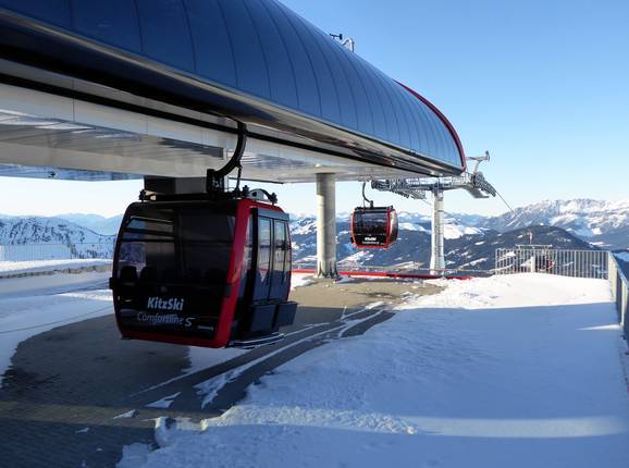 Fleckalmbahn - 10pers. Gondola lift with seat heating (monocable circulating ropeway)